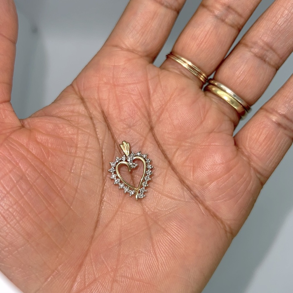 ZALES Real gold and diamond heart pendant - Picture 3 of 7